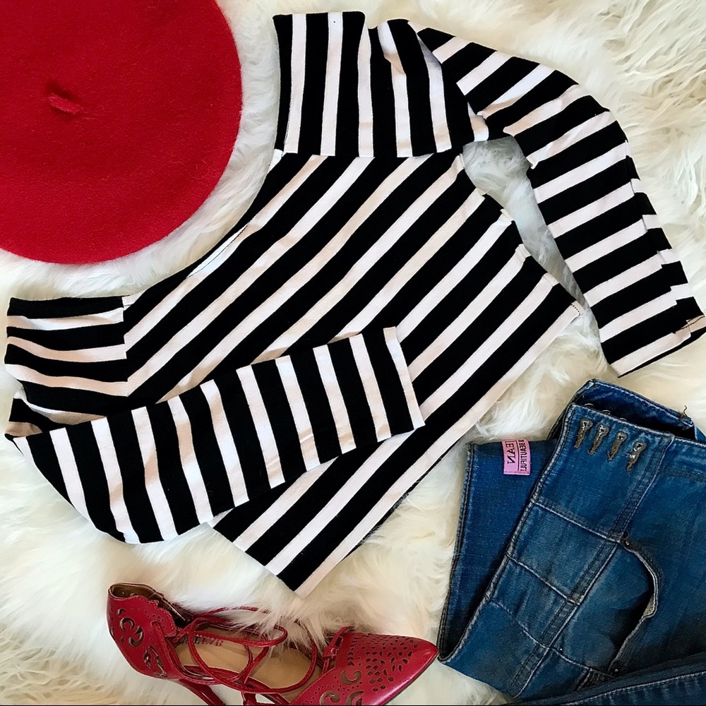 Forever 21 Black & White Striped Crop Top